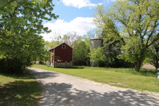 6131 Loomis ROAD, Waterford, WI 53185