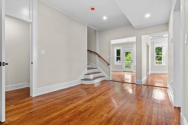 35 George St 35, Newton, MA 02458