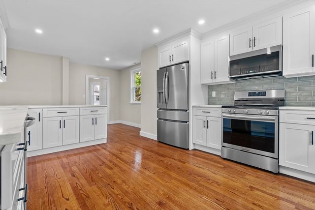 35 George St 35, Newton, MA 02458
