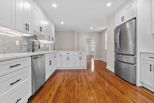 35 George St 35, Newton, MA 02458
