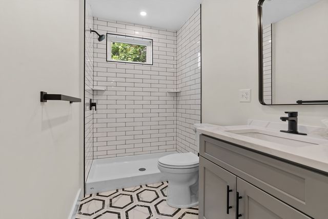 35 George St 35, Newton, MA 02458