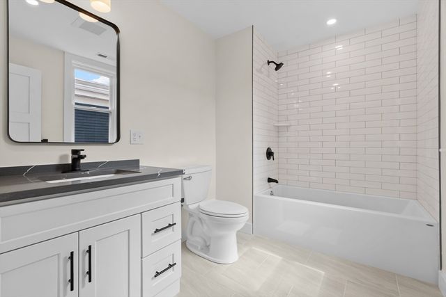 35 George St 35, Newton, MA 02458