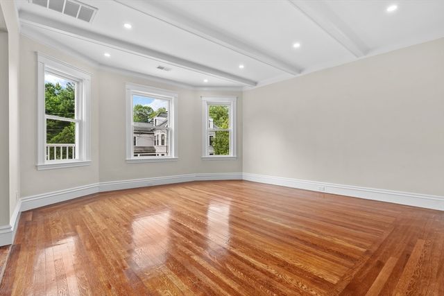 35 George St 35, Newton, MA 02458