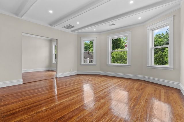 35 George St 35, Newton, MA 02458
