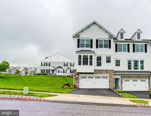 135 WOODWINDS DR, Collegeville, PA 19426