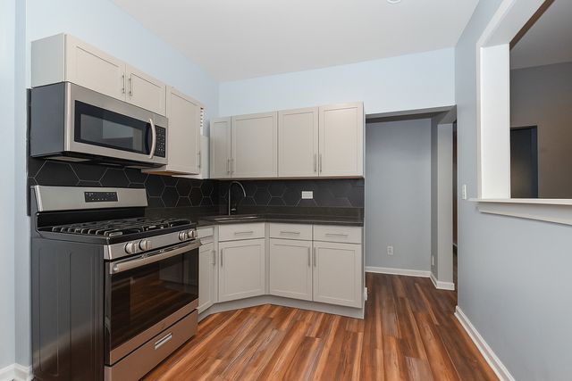 6818 S Harper Avenue, Chicago, IL 60637