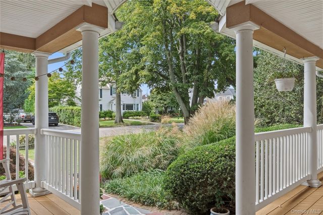52 Bayway Avenue, Brightwaters, NY 11718