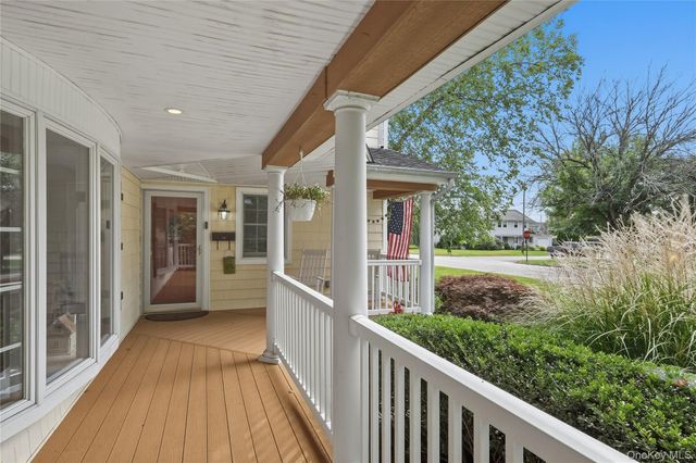 52 Bayway Avenue, Brightwaters, NY 11718