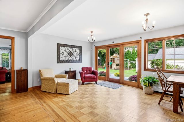 52 Bayway Avenue, Brightwaters, NY 11718