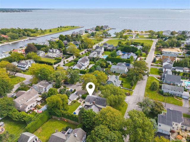 52 Bayway Avenue, Brightwaters, NY 11718