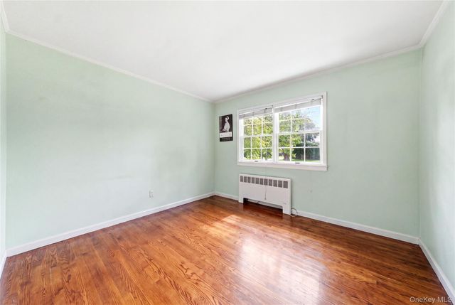52 Bayway Avenue, Brightwaters, NY 11718