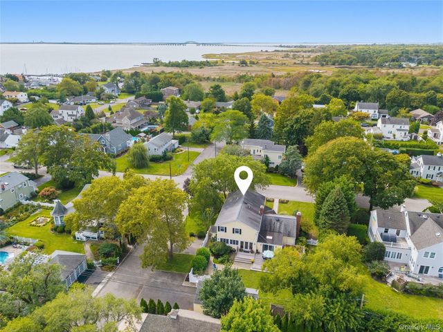 52 Bayway Avenue, Brightwaters, NY 11718
