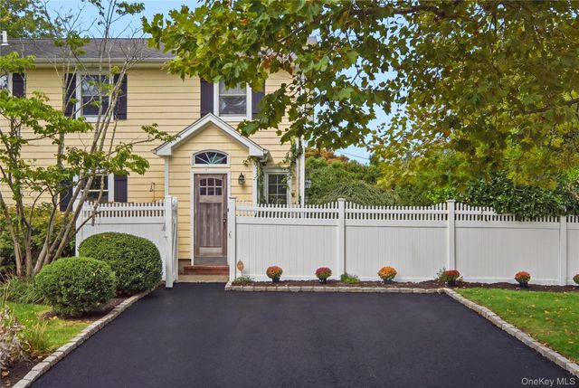 52 Bayway Avenue, Brightwaters, NY 11718