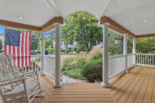52 Bayway Avenue, Brightwaters, NY 11718
