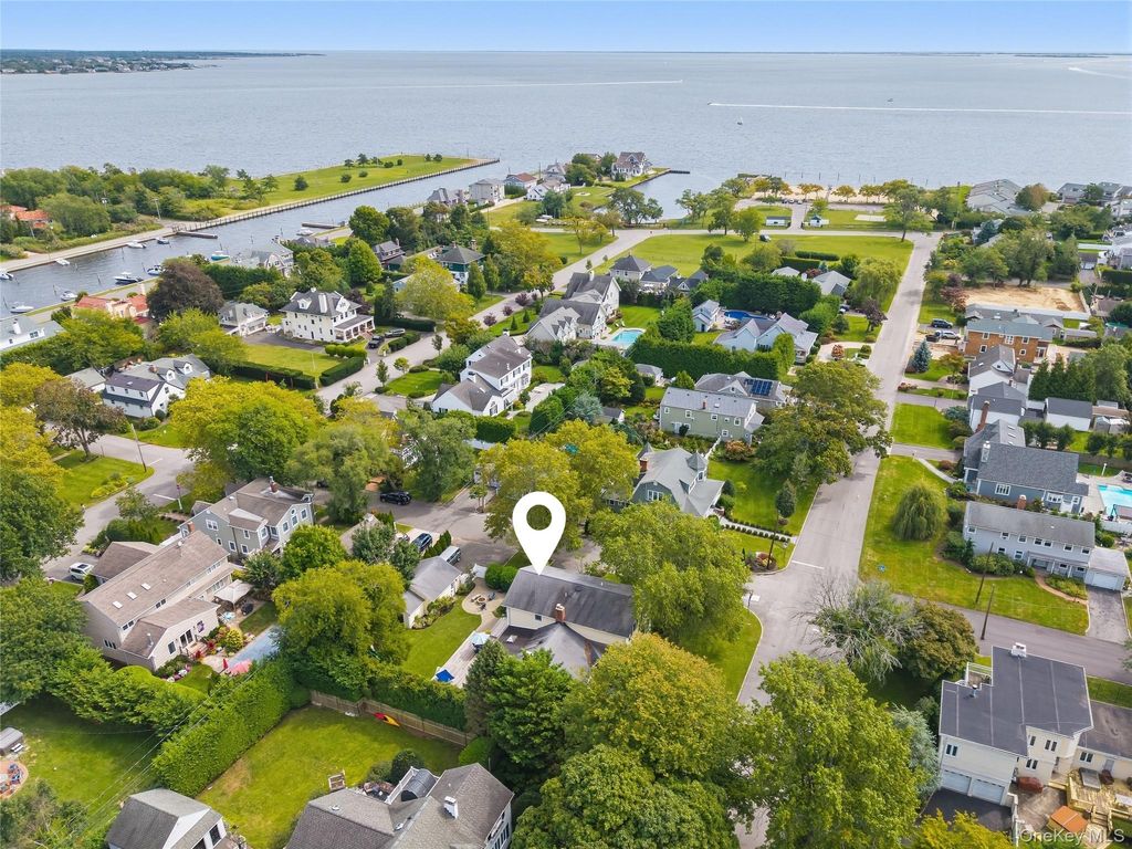 52 Bayway Avenue, Brightwaters, NY 11718 — photo 4