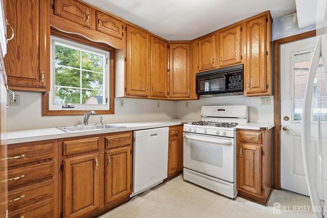326 Melrose Avenue, Middlesex, NJ 08846