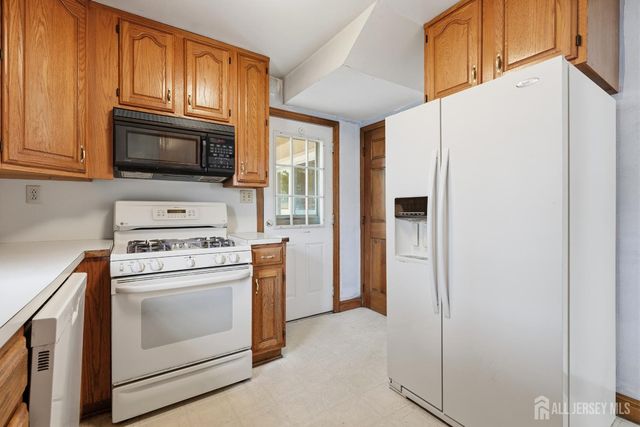 326 Melrose Avenue, Middlesex, NJ 08846