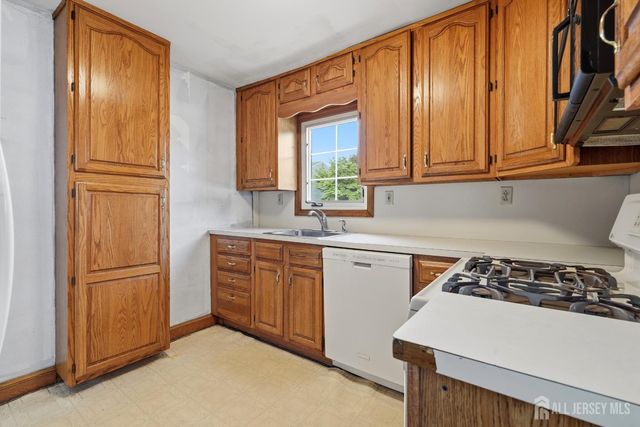 326 Melrose Avenue, Middlesex, NJ 08846