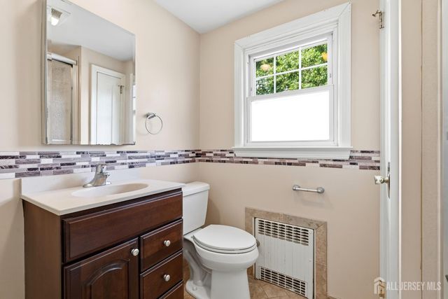 326 Melrose Avenue, Middlesex, NJ 08846