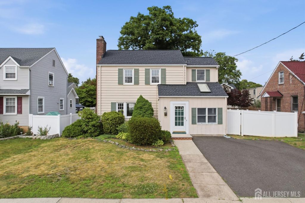 326 Melrose Avenue, Middlesex, NJ 08846