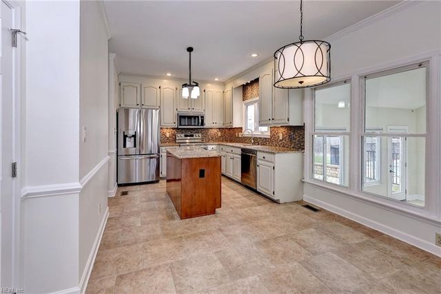 305 Allen Harris DR, Yorktown, VA 23692