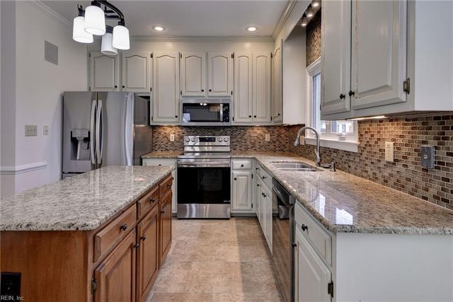 305 Allen Harris DR, Yorktown, VA 23692