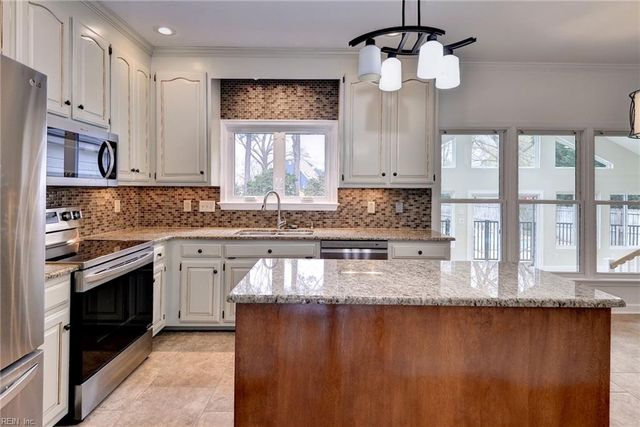 305 Allen Harris DR, Yorktown, VA 23692