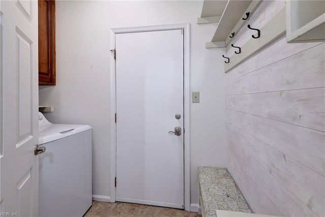 305 Allen Harris DR, Yorktown, VA 23692