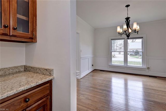 305 Allen Harris DR, Yorktown, VA 23692