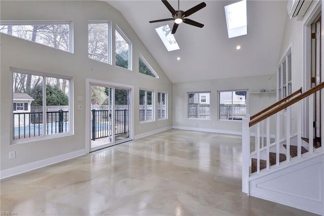 305 Allen Harris DR, Yorktown, VA 23692