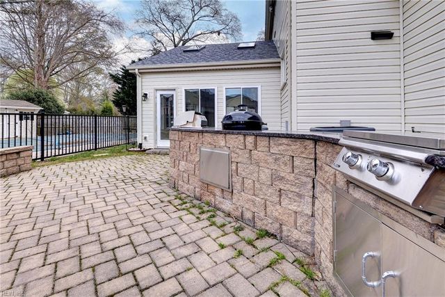 305 Allen Harris DR, Yorktown, VA 23692