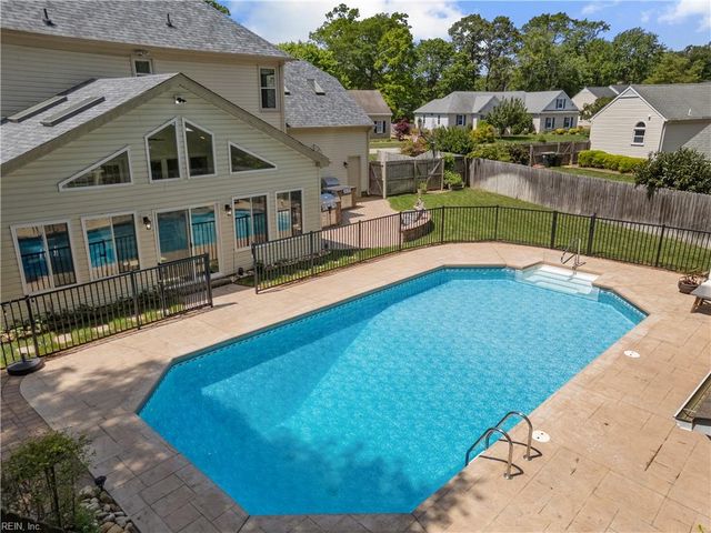 305 Allen Harris DR, Yorktown, VA 23692