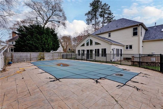 305 Allen Harris DR, Yorktown, VA 23692