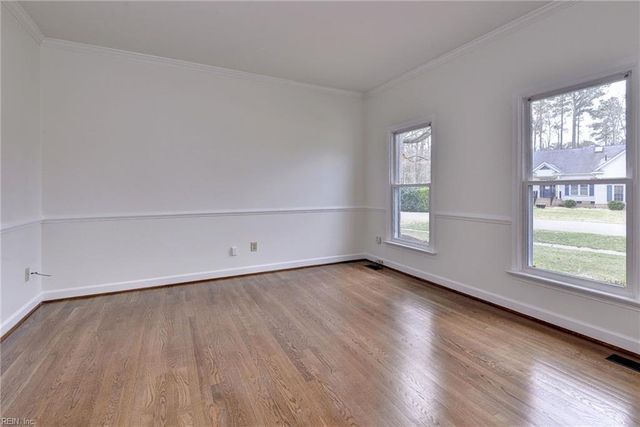 305 Allen Harris DR, Yorktown, VA 23692