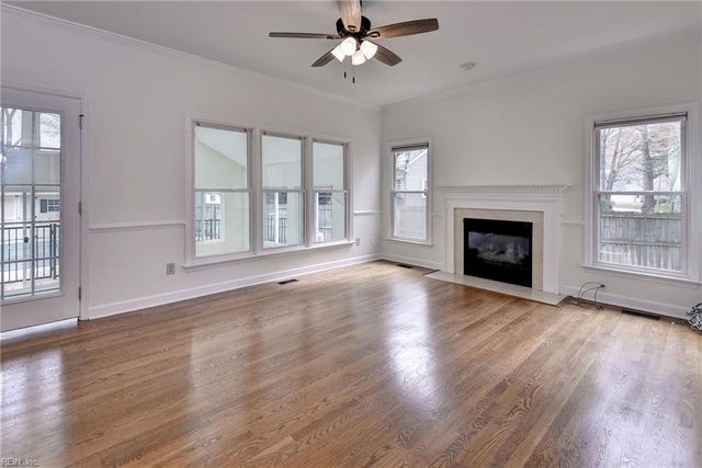 305 Allen Harris DR, Yorktown, VA 23692