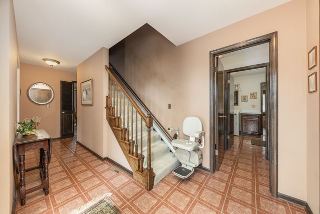 2021 Alschuler Drive, Aurora, IL 60506