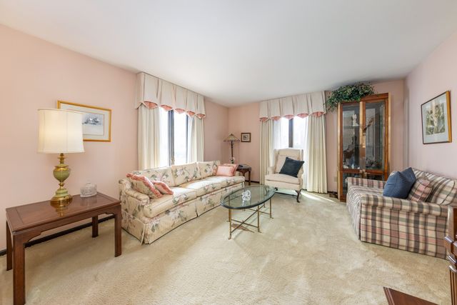 2021 Alschuler Drive, Aurora, IL 60506