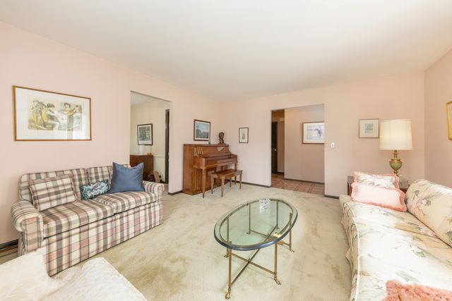 2021 Alschuler Drive, Aurora, IL 60506