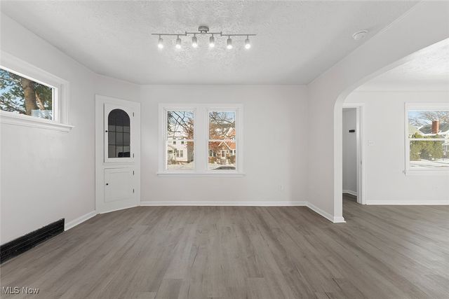 3406 Henderson Road, Cleveland Heights, OH 44112