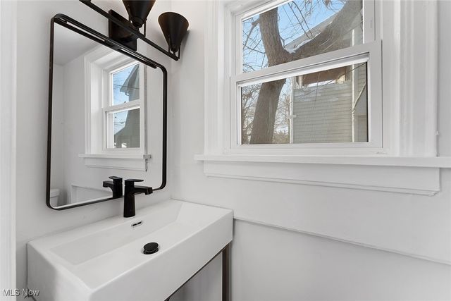 3406 Henderson Road, Cleveland Heights, OH 44112