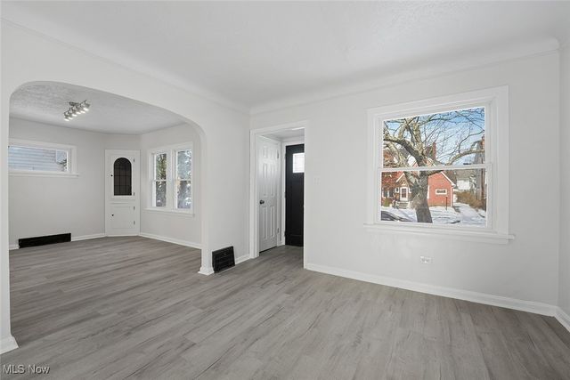 3406 Henderson Road, Cleveland Heights, OH 44112