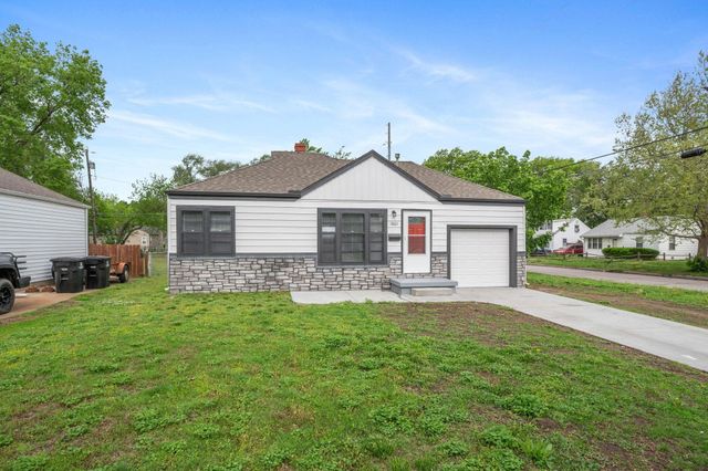 1861 N Litchfield St, Wichita, KS 67203