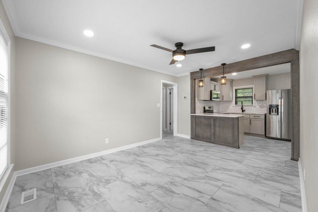 1861 N Litchfield St, Wichita, KS 67203