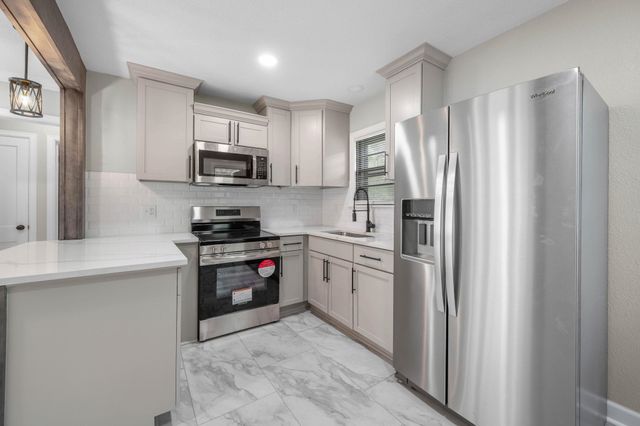 1861 N Litchfield St, Wichita, KS 67203