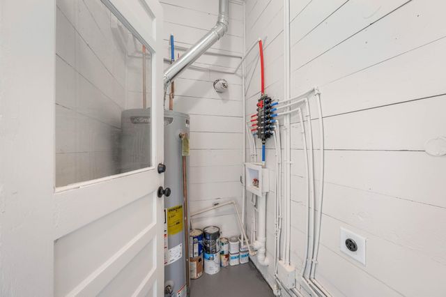 1861 N Litchfield St, Wichita, KS 67203