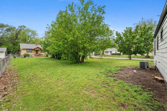 1861 N Litchfield St, Wichita, KS 67203