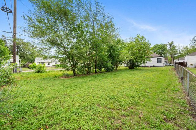 1861 N Litchfield St, Wichita, KS 67203