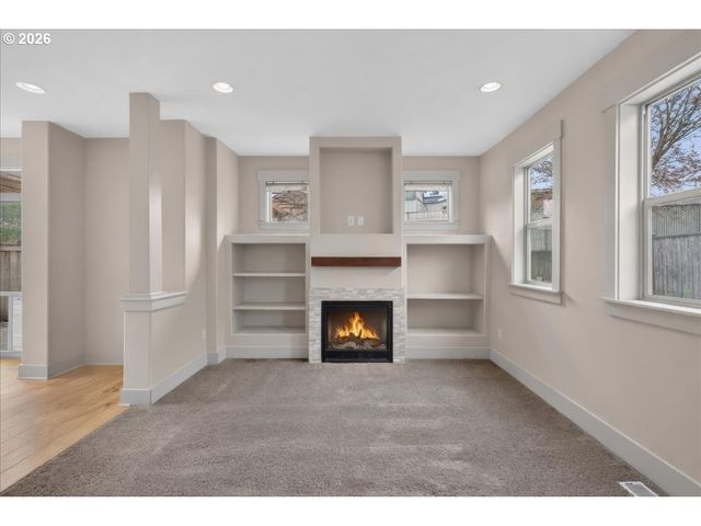 561 N DECLARATION Dr, Carlton, OR 97111