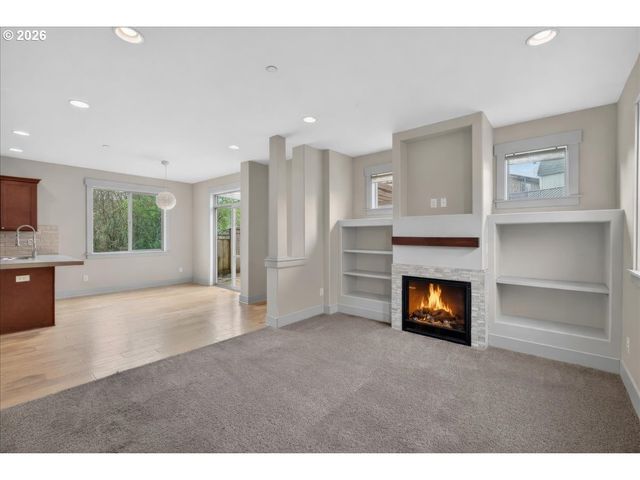 561 N DECLARATION Dr, Carlton, OR 97111