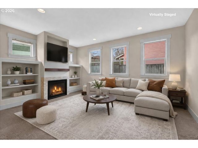 561 N DECLARATION Dr, Carlton, OR 97111